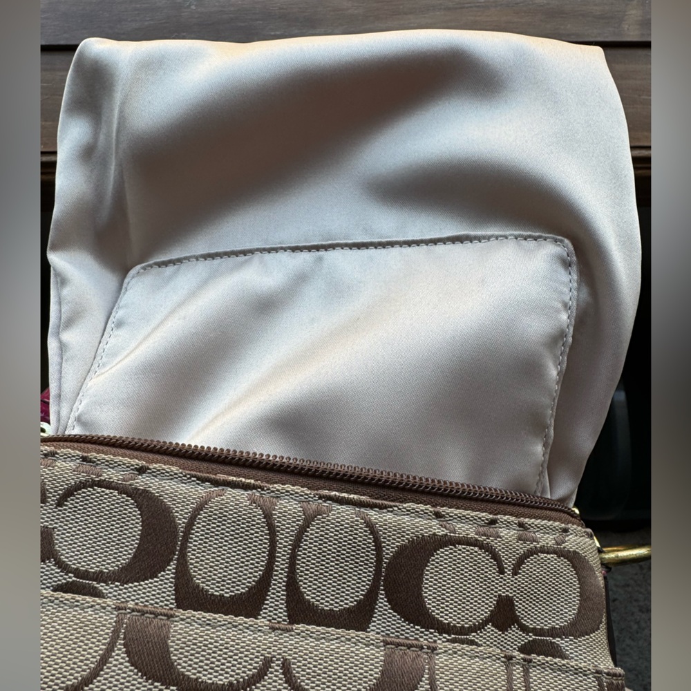 Coach Monogram crossbody - Picture 7 of 8